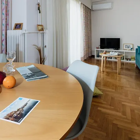 Spacious City Centre Apartment- Kalamata Exterior photo
