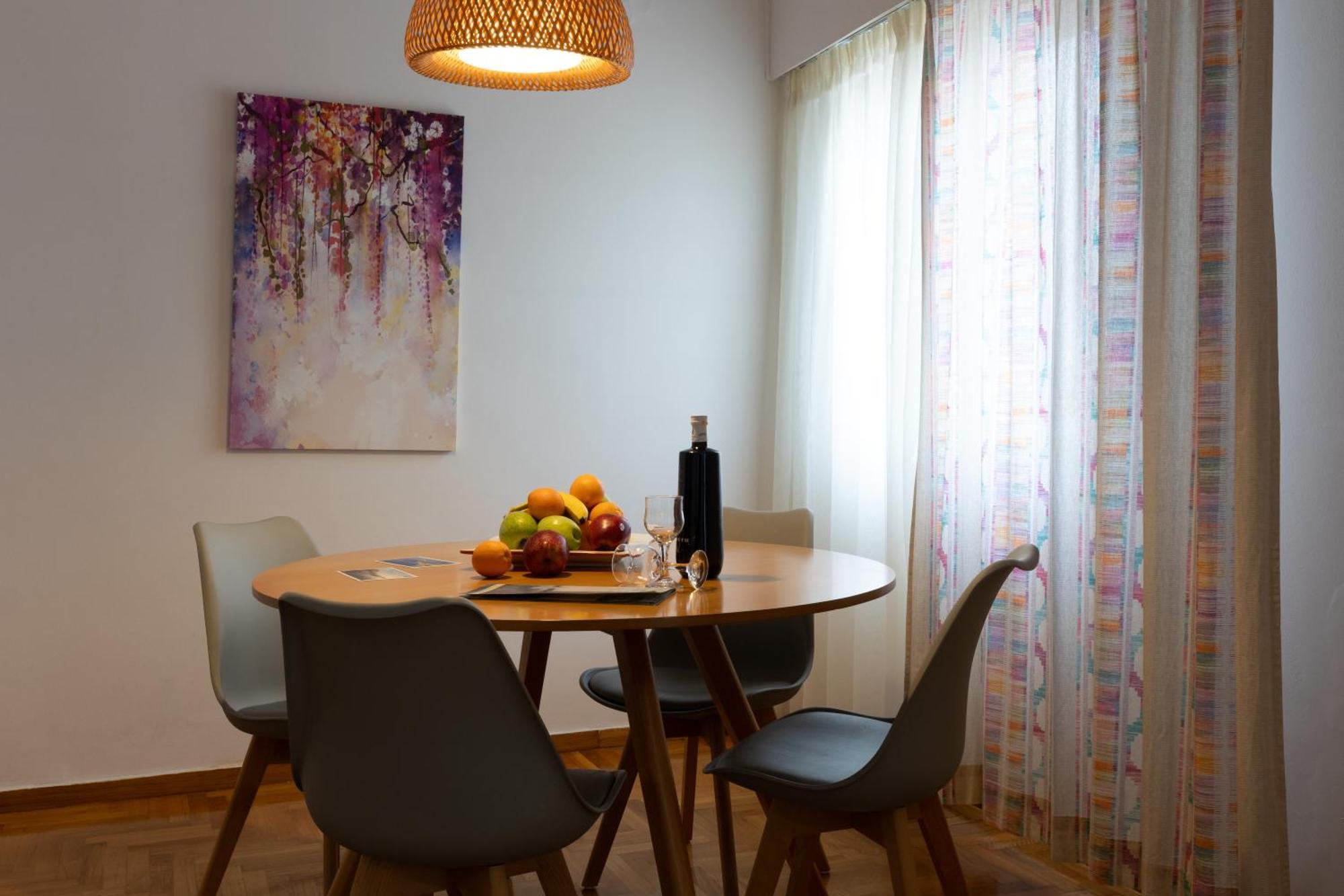 Spacious Centre Apartment- Apartment