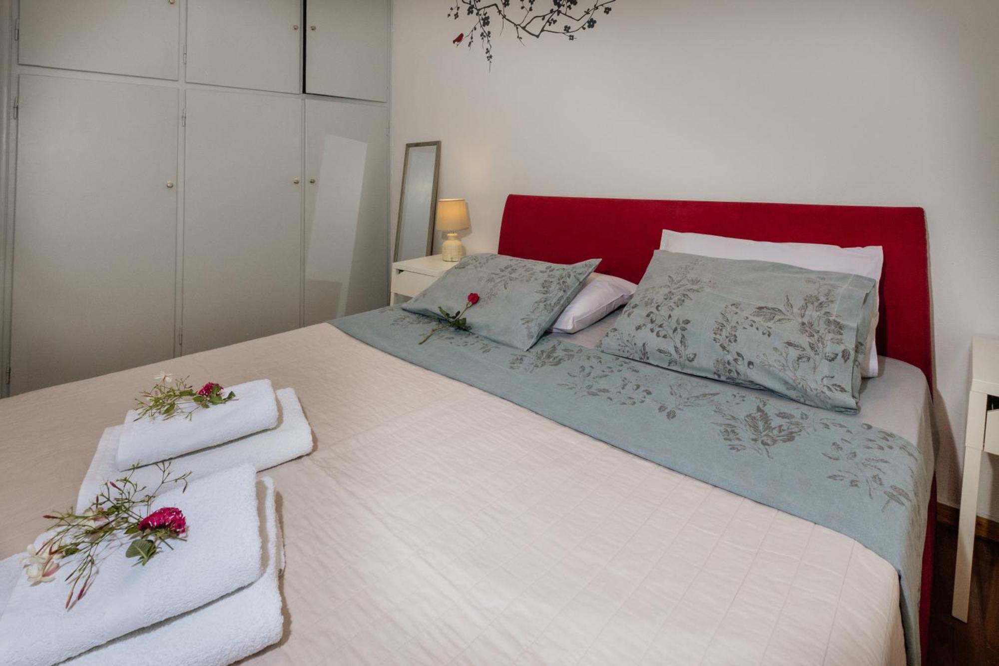 Apartment Spacious Centre Apartment- *